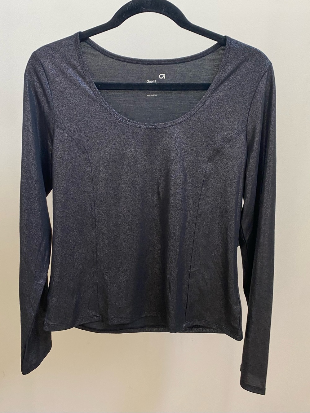 NWT Gap Fit black sparkle long-sleeve athletic top Sz M